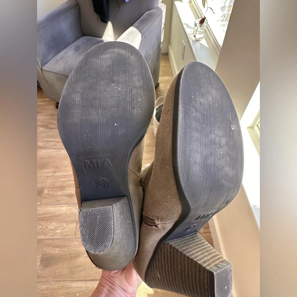 MIA over knee